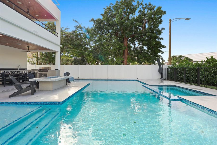 Exterior details and patio area of a home in , Fort Lauderdale (Image 24).