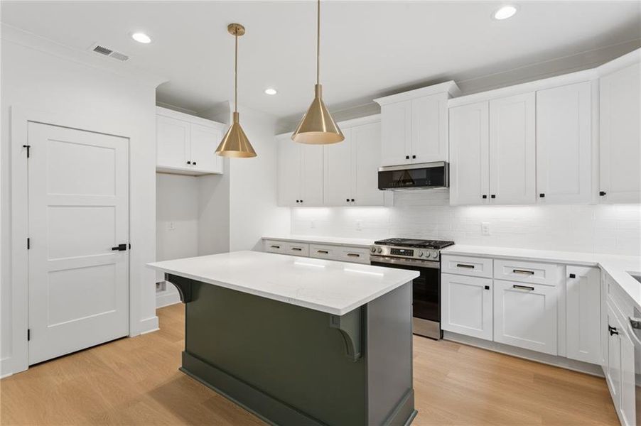 Furnished interior view inside a new home in , Smyrna (Image 6).