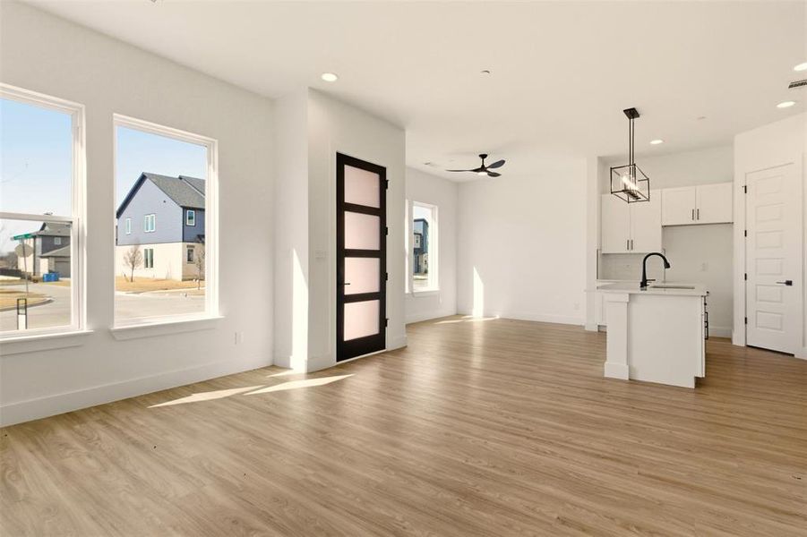 Spacious, unfurnished interior of a new home in , Rowlett (Image 11).