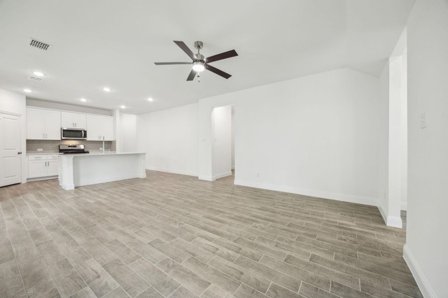 Spacious, unfurnished interior of a new home in Saint Tropez, Huffman (Image 11). Spacious, unfurnished interior of a new home in Saint Tropez, Huffman (Image 11).