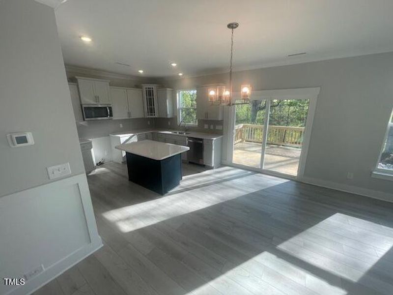 Open Kitchen to Family area Open Kitchen to Family area