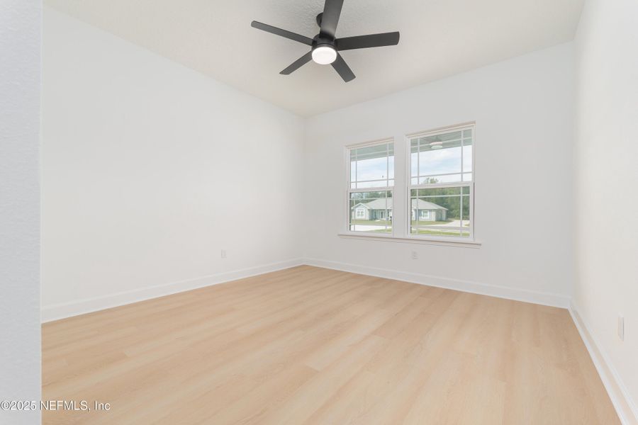 Spacious, unfurnished interior of a new home in , Middleburg (Image 30).