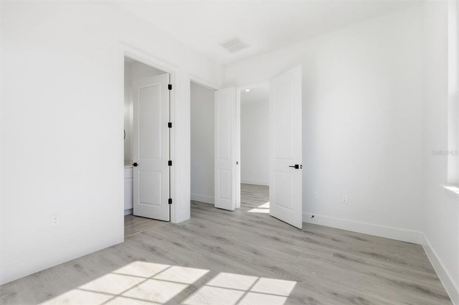 Spacious, unfurnished interior of a new home in , Ocala (Image 38).