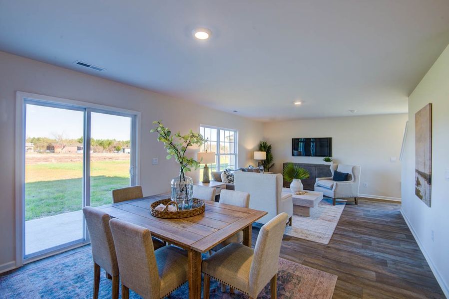 Representative furnished interior of a home built from the Penwell by D.R. Horton in Carter Ridge, Greenville (Image 25).