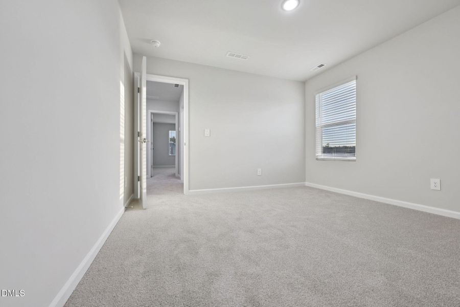 25-web-or-mls-Raleigh - Oak Manor - 548