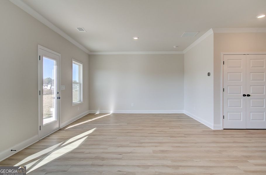 Spacious, unfurnished interior of a new home in Crofton Place Enclave, Snellville (Image 15).