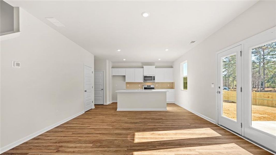 Spacious, unfurnished interior of a new home in Poplar Preserve, Newnan (Image 5).