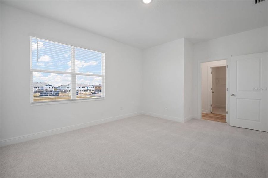 Spacious, unfurnished interior of a new home in North River Ranch, Parrish (Image 25).