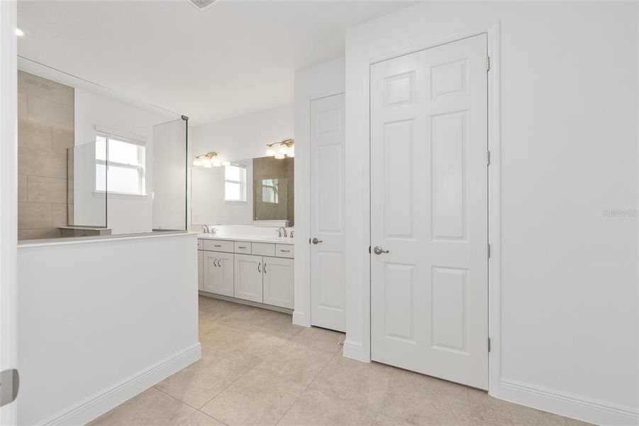 Furnished interior view inside a new home in , Ocala (Image 10).