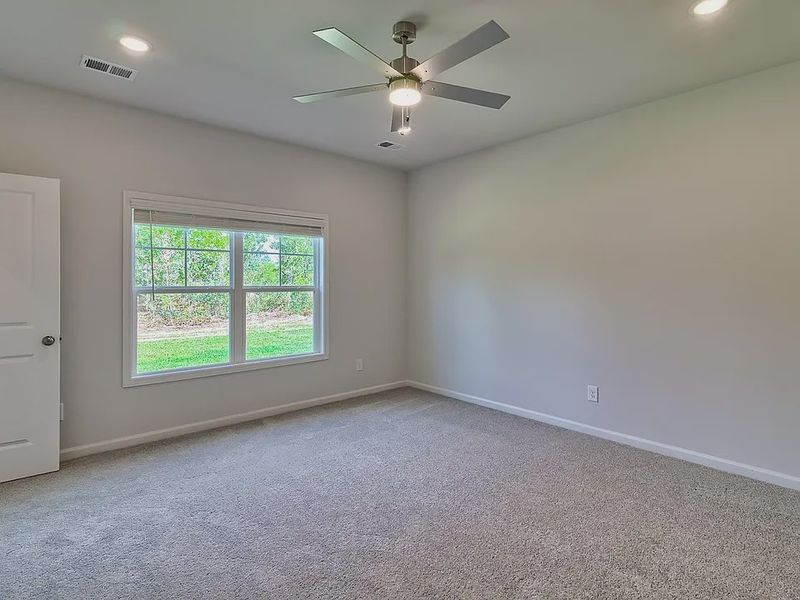Spacious, unfurnished interior of a new home in Amber Hill, West Columbia (Image 19).