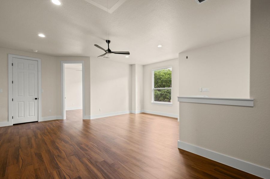 Spacious, unfurnished interior of a new home in , Bastrop (Image 29).