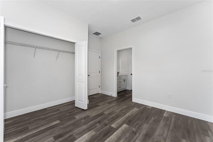 Spacious, unfurnished interior of a new home in , Ocala (Image 31).