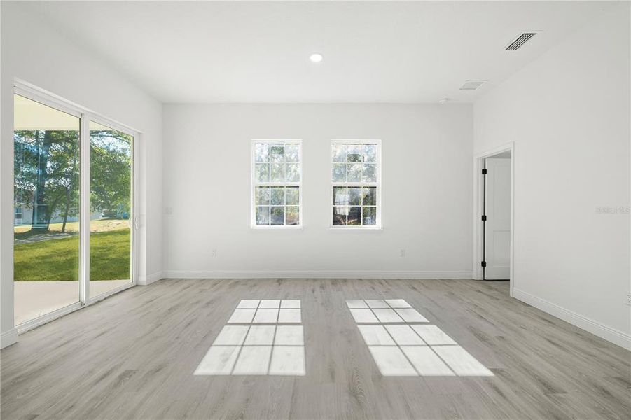 Spacious, unfurnished interior of a new home in , Ocala (Image 30).