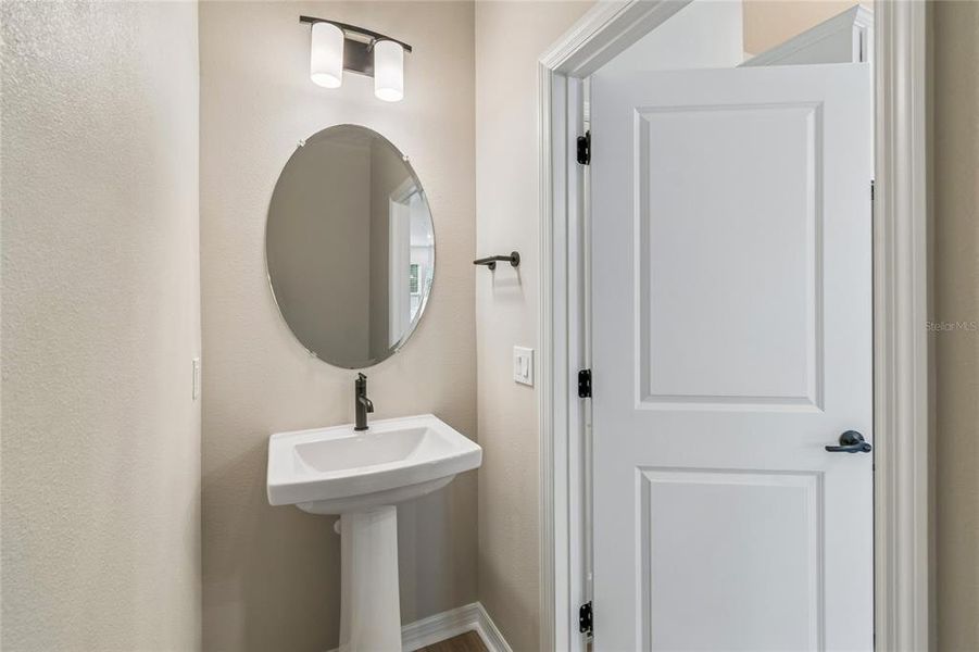 Furnished interior view inside a new home in , Orlando (Image 6).