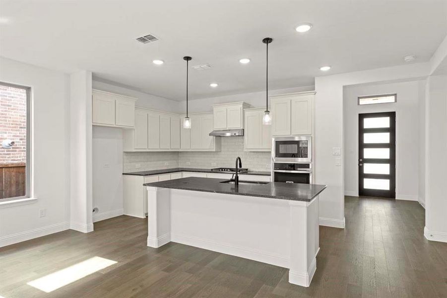 02-3506-honeysuckle-hollow-melissa-tx-kitchen-entry