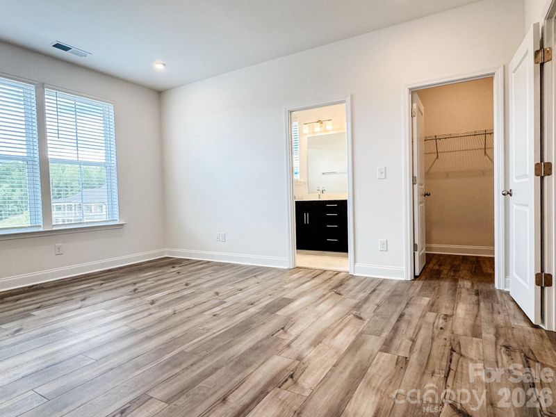 Spacious, unfurnished interior of a new home in , Charlotte (Image 28).