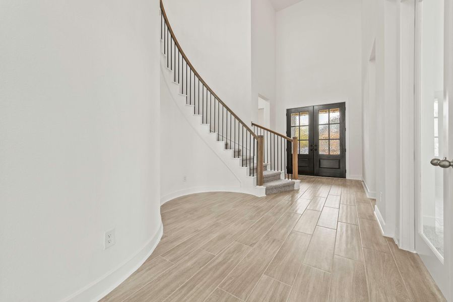 Representative image. Features, selections and colors may vary.