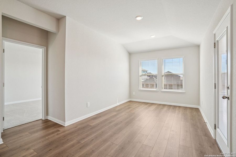 Spacious, unfurnished interior of a new home in Kallison Ranch, San Antonio (Image 11).