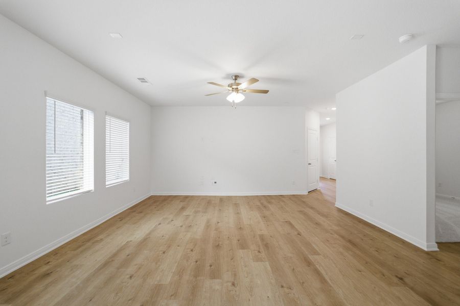 Spacious, unfurnished interior of a new home in Westridge, McKinney (Image 27).