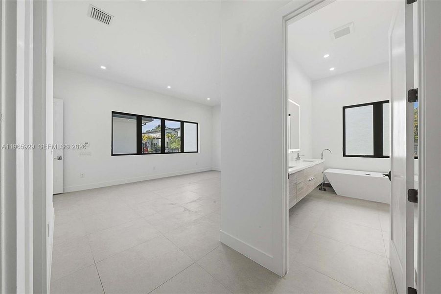 Spacious, unfurnished interior of a new home in , Hollywood (Image 52).