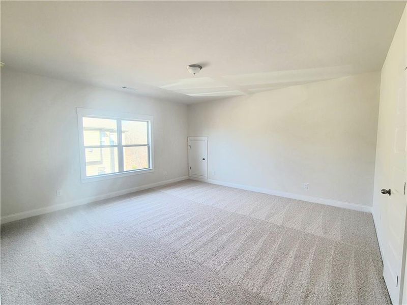 Spacious, unfurnished interior of a new home in , Jefferson (Image 15).