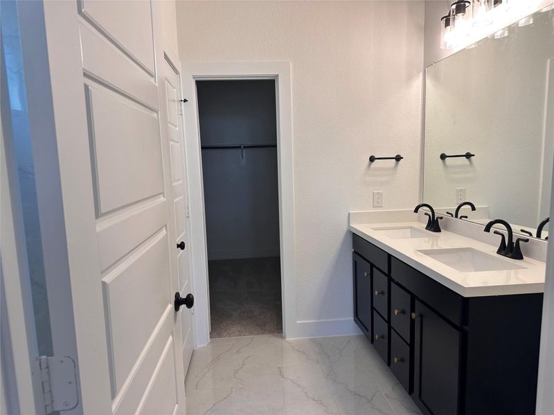 Furnished interior view inside a new home in Meridiana 40', 65', Iowa Colony (Image 6).