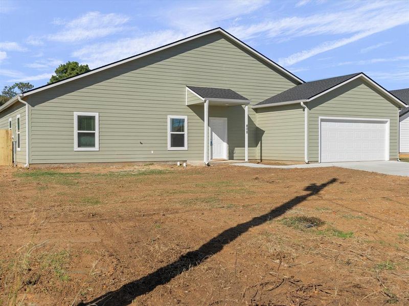 Exterior details and patio area of a home in , Kennedale (Image 3).
