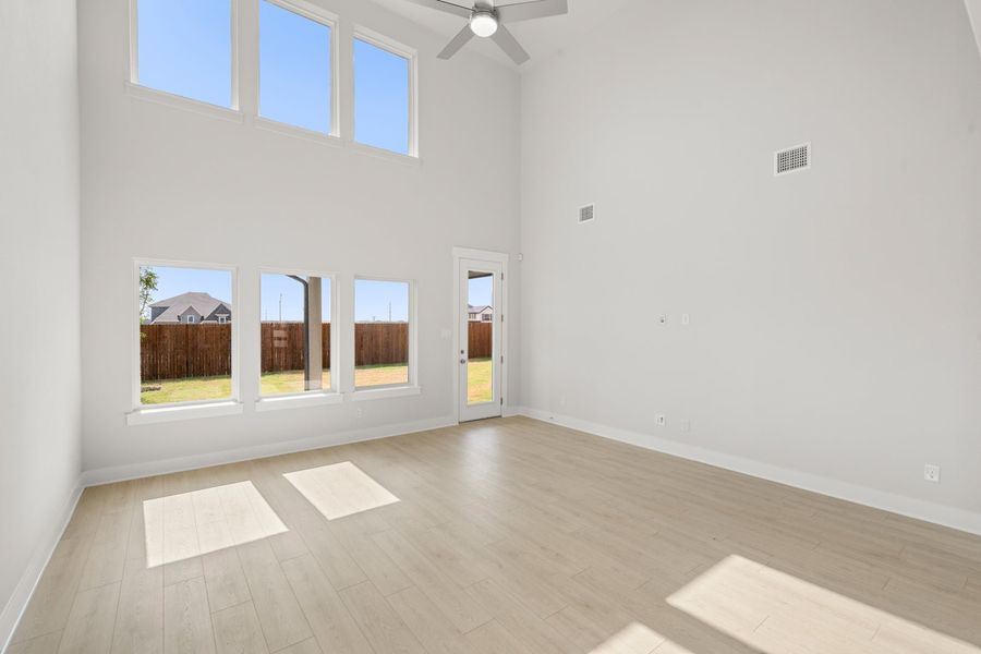 Spacious, unfurnished interior of a new home in Wildflower Ranch, Fort Worth (Image 16).