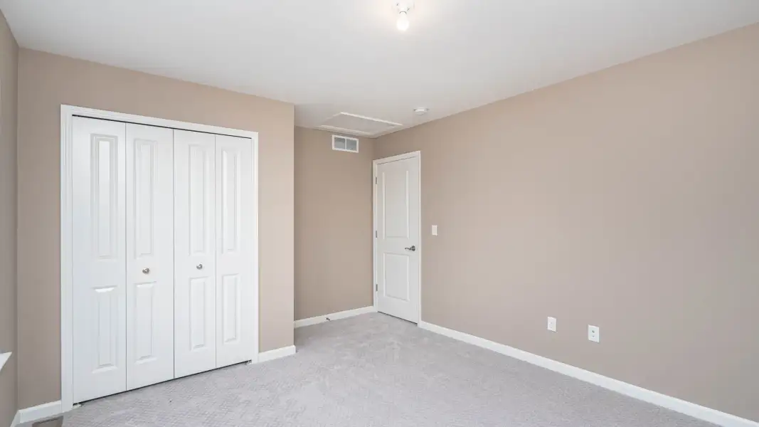 Representative unfurnished interior of a home built from the The Middleton by Norfolk Homes in Offsite Builds Southern Michigan, Ann Arbor (Image 50).