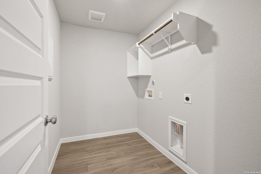 Spacious, unfurnished interior of a new home in Hickory Ridge, Elmendorf (Image 17).