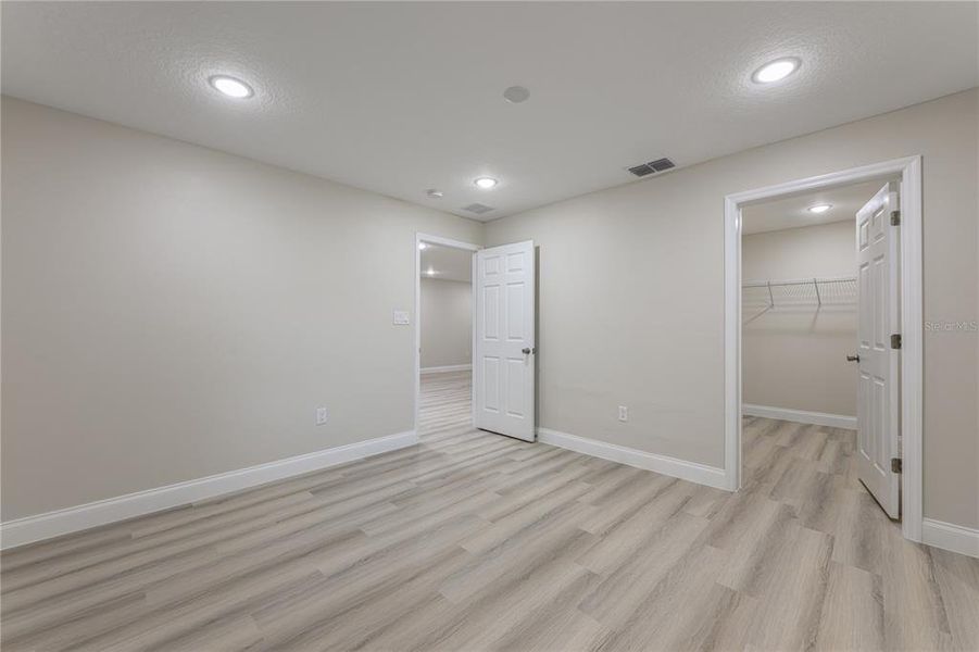 Spacious, unfurnished interior of a new home in , Deland (Image 23).