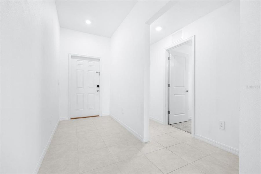 Spacious, unfurnished interior of a new home in Wind Meadows South, Bartow (Image 28). Spacious, unfurnished interior of a new home in Wind Meadows South, Bartow (Image 28).