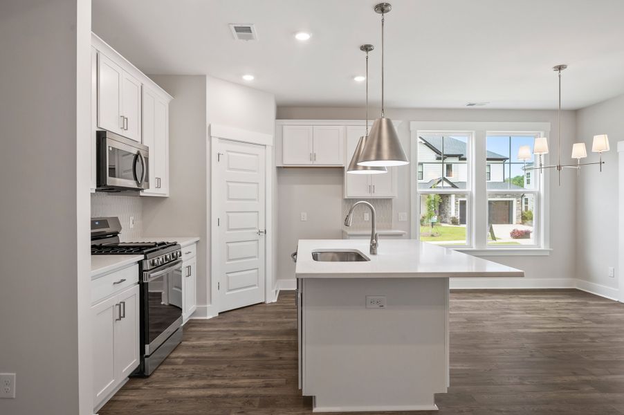Representative furnished interior of a home built from the Arlington by Hunter Quinn Homes in Horry County Homes, Myrtle Beach (Image 9).