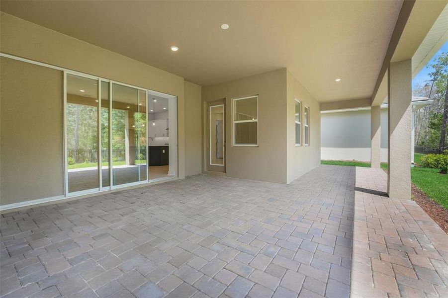 Exterior details and patio area of a home in Palms at Windermere, Windermere (Image 4).