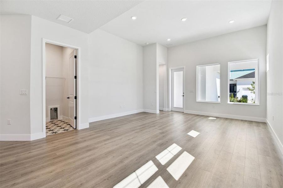 Spacious, unfurnished interior of a new home in Emerald Landing at Waterside at Lakewood Ranch – Cottage Series, Sarasota (Image 26).