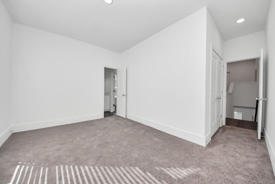 Spacious, unfurnished interior of a new home in Carver Landing, Houston (Image 24).