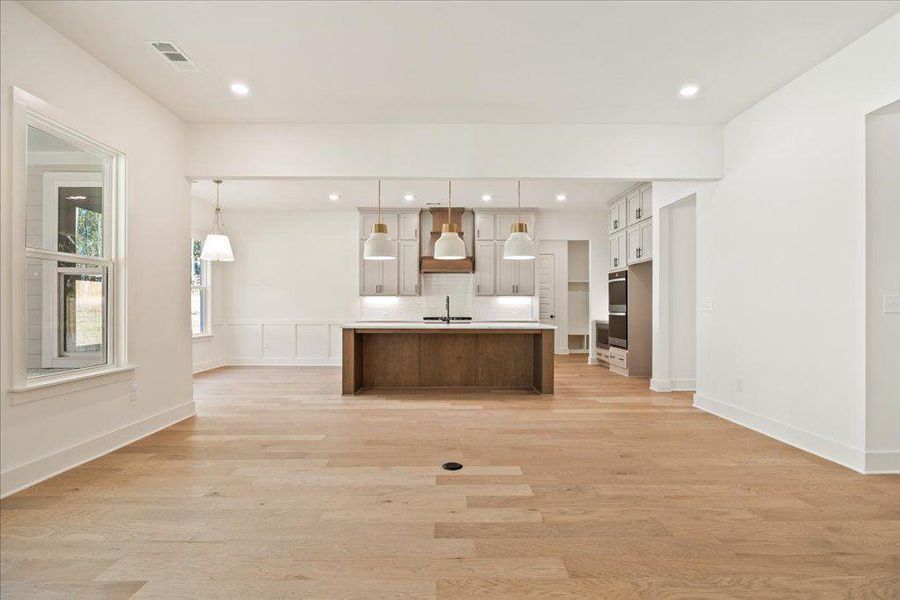 Spacious, unfurnished interior of a new home in , Gainesville (Image 32).