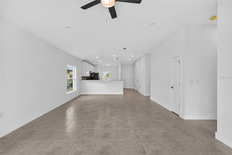 Spacious, unfurnished interior of a new home in , Port Charlotte (Image 20).