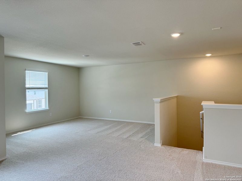 Spacious, unfurnished interior of a new home in Santa Clara, Converse (Image 15). Spacious, unfurnished interior of a new home in Santa Clara, Converse (Image 15).