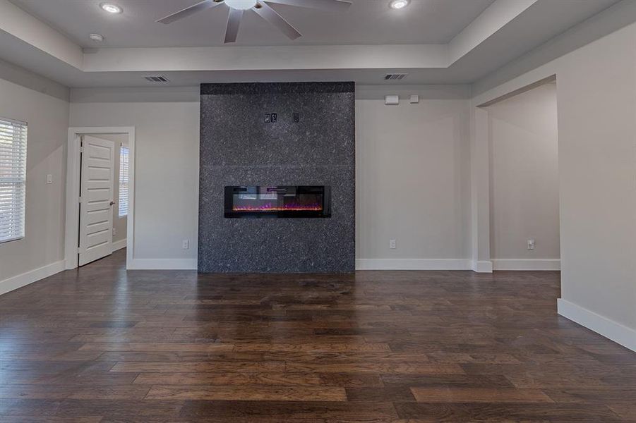 Spacious, unfurnished interior of a new home in , Dallas (Image 14).