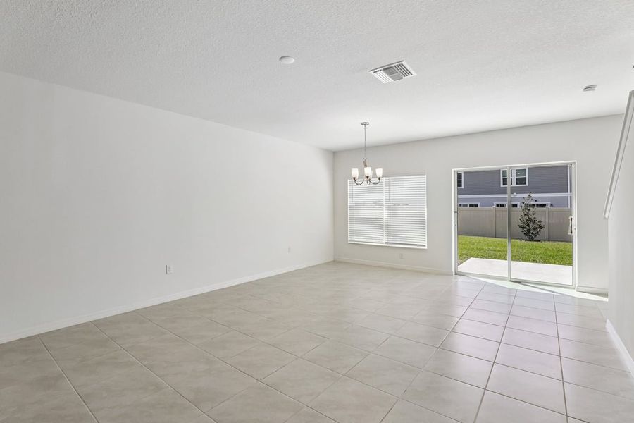 Spacious, unfurnished interior of a new home in Reserve at Forest Lake Townhomes, Lake Wales (Image 11).