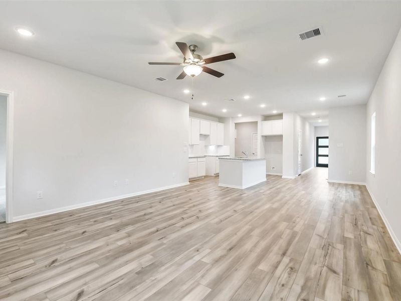 Spacious, unfurnished interior of a new home in Caney Creek Place, Conroe (Image 13). Spacious, unfurnished interior of a new home in Caney Creek Place, Conroe (Image 13).