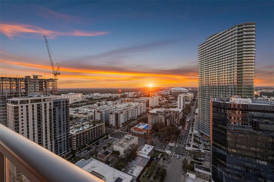Condo located in St. Petersburg, FL showcasing its design and architecture (Image 24).