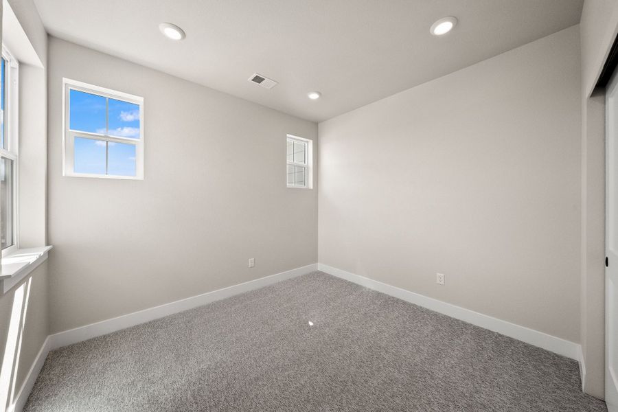 Spacious, unfurnished interior of a new home in Trumark Homes at Sterling Ranch, Littleton (Image 32).