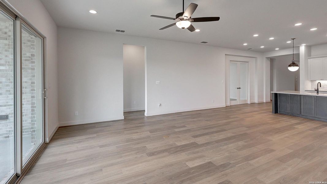 Spacious, unfurnished interior of a new home in Alsatian Oaks, Castroville (Image 20).