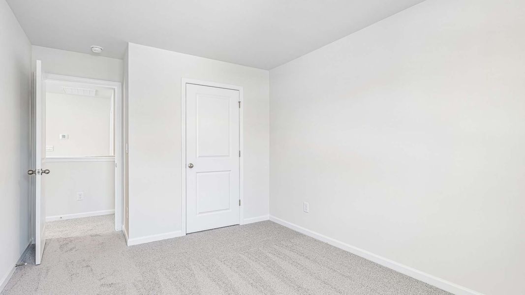 Spacious, unfurnished interior of a new home in Fergus Crossing, York (Image 15).