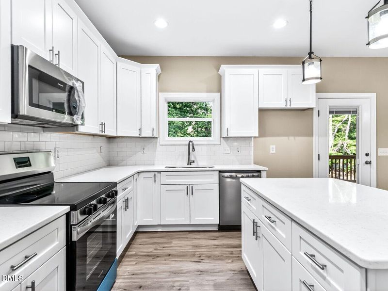 014-1280x960-kitchen