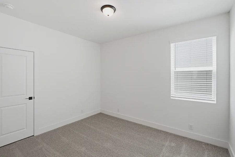 Spacious, unfurnished interior of a new home in Prominence Urban, San Antonio (Image 32).