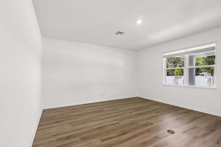 Spacious, unfurnished interior of a new home in Harrell Oaks, Orlando (Image 10). Spacious, unfurnished interior of a new home in Harrell Oaks, Orlando (Image 10).