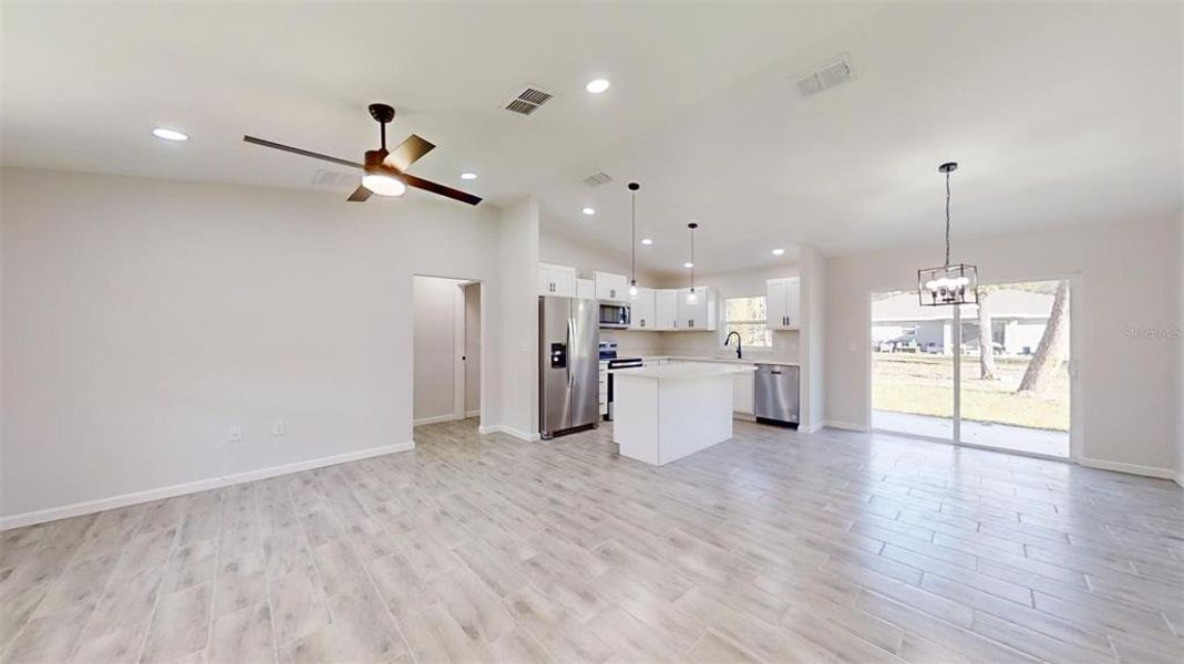 Spacious, unfurnished interior of a new home in , Ocala (Image 30).